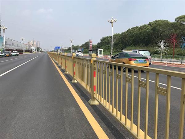 遼寧盤錦向海大道萬米護(hù)欄